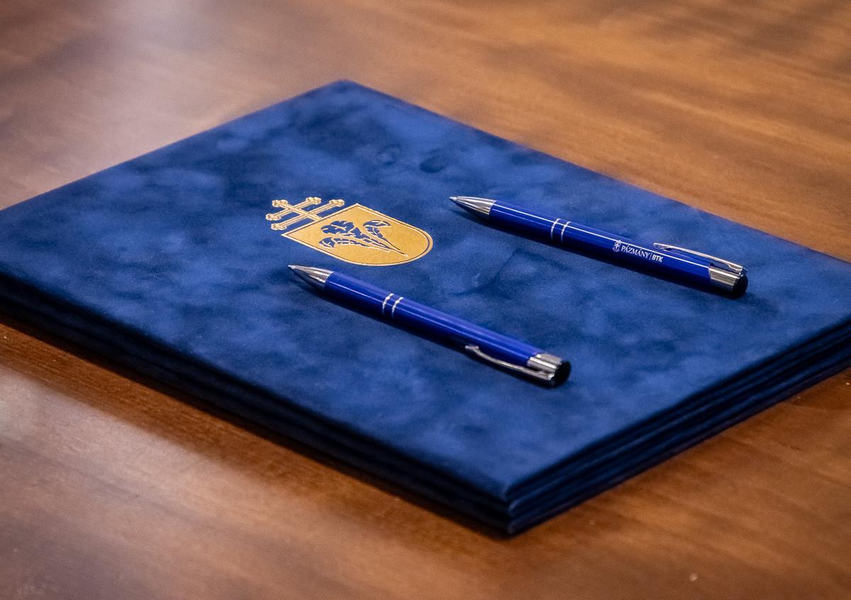 Együttműködési megállapodást írt alá a PPKE és a Katolikus Szeretetszolgálat