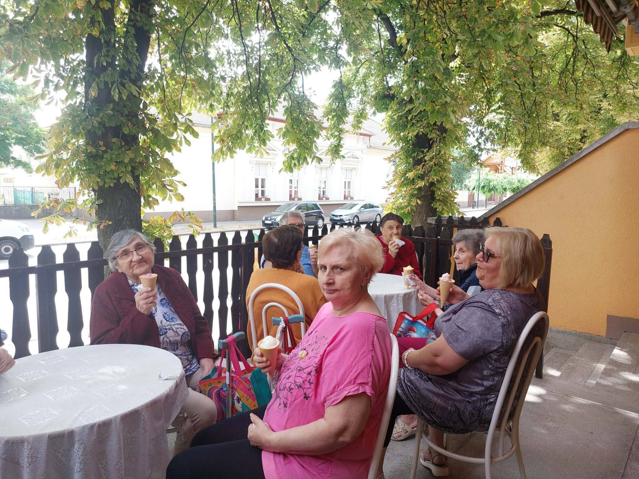 Városi séta és fagyizás