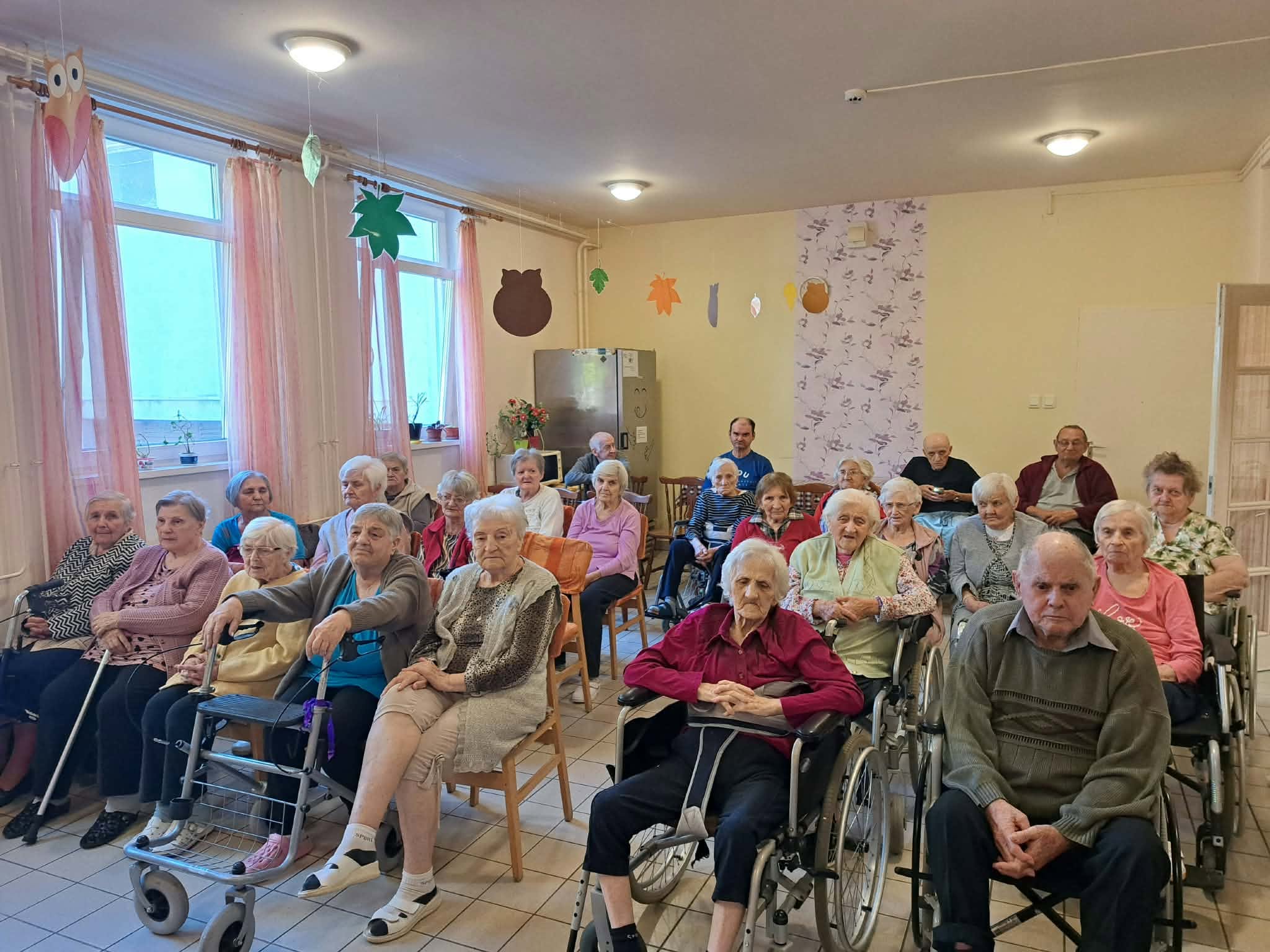 Az idősek a mi kincseink – szeretettel és tisztelettel köszöntöttük lakóinkat ❤️