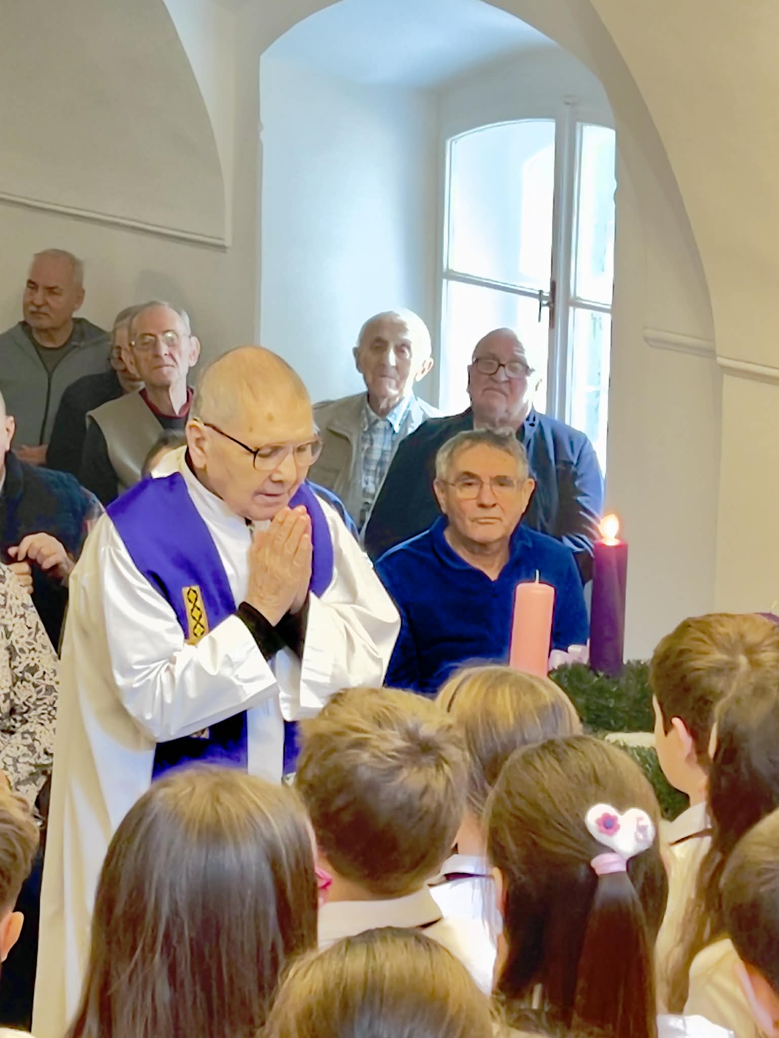 A második adventi gyertya fénye