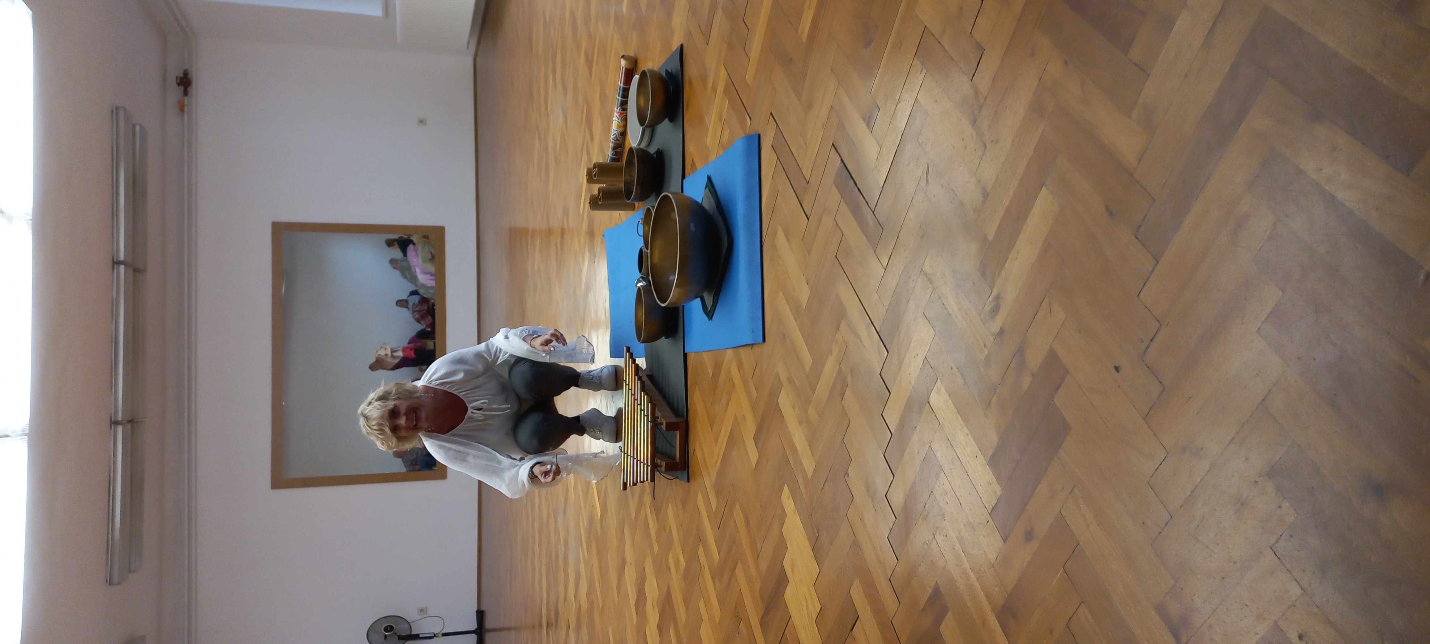 A hangfürdőt vezető tréner.jpg