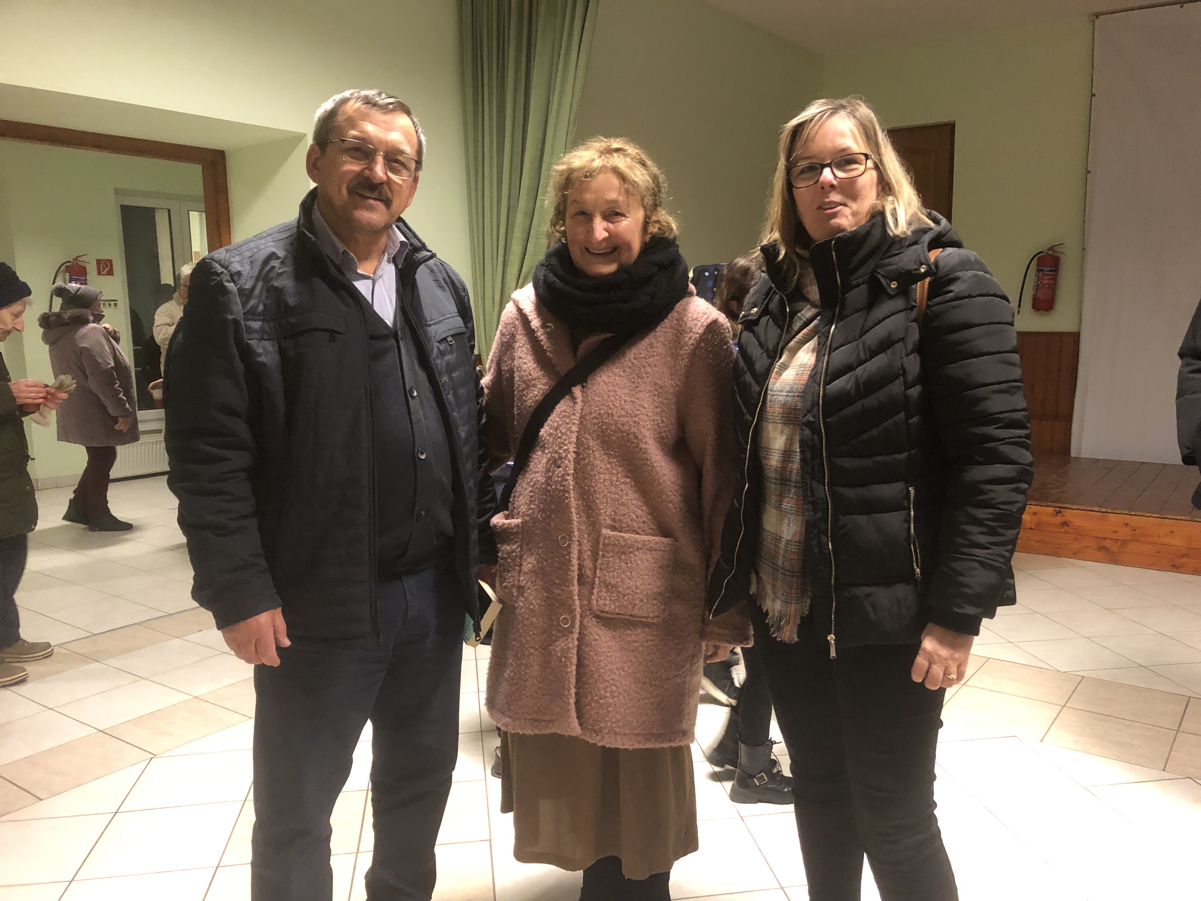 Fódi István Polgármester Úr és Lukács Katalin művésztanár társaságában.jpg