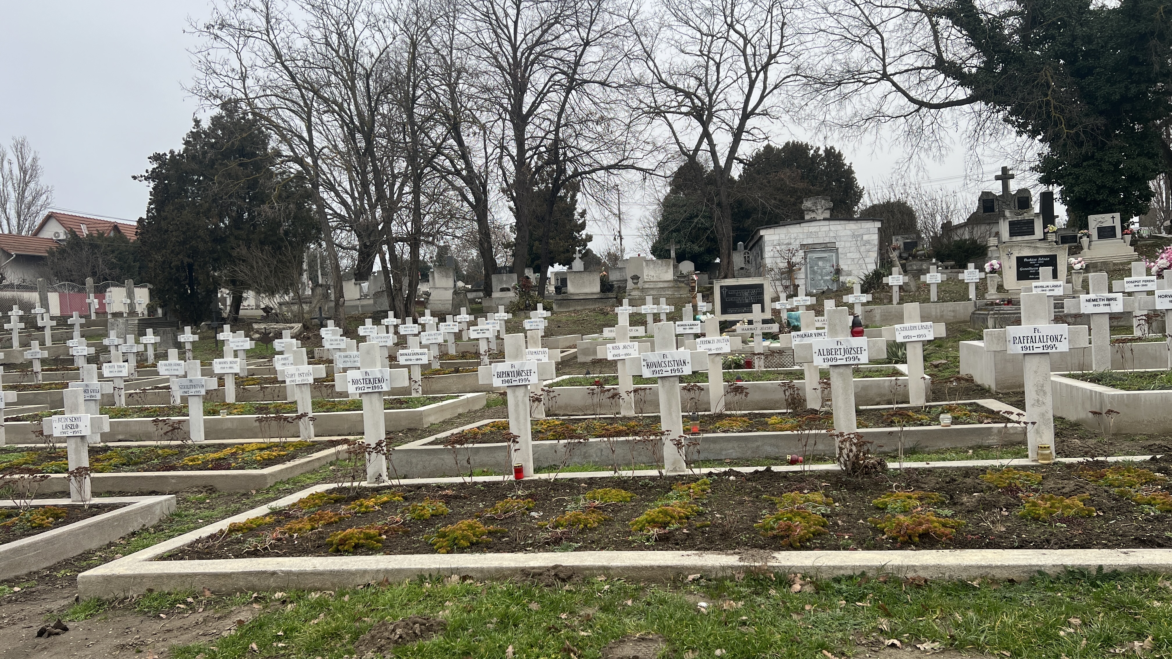 Papi sírhelyek megváltása